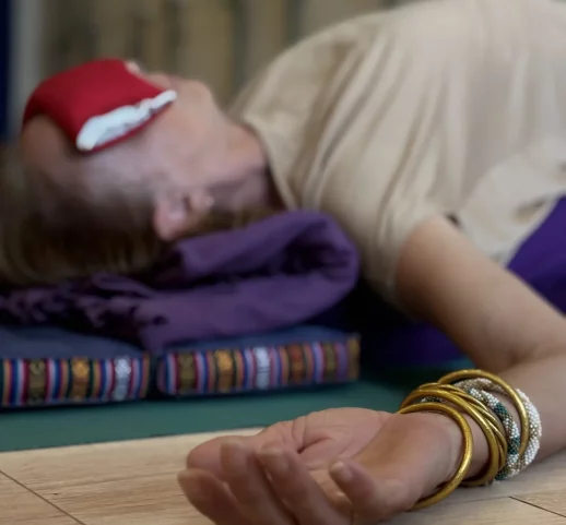 Yoga restoratif Gingko Studio Montpellier {{brizy_dc_image_alt imageSrc=